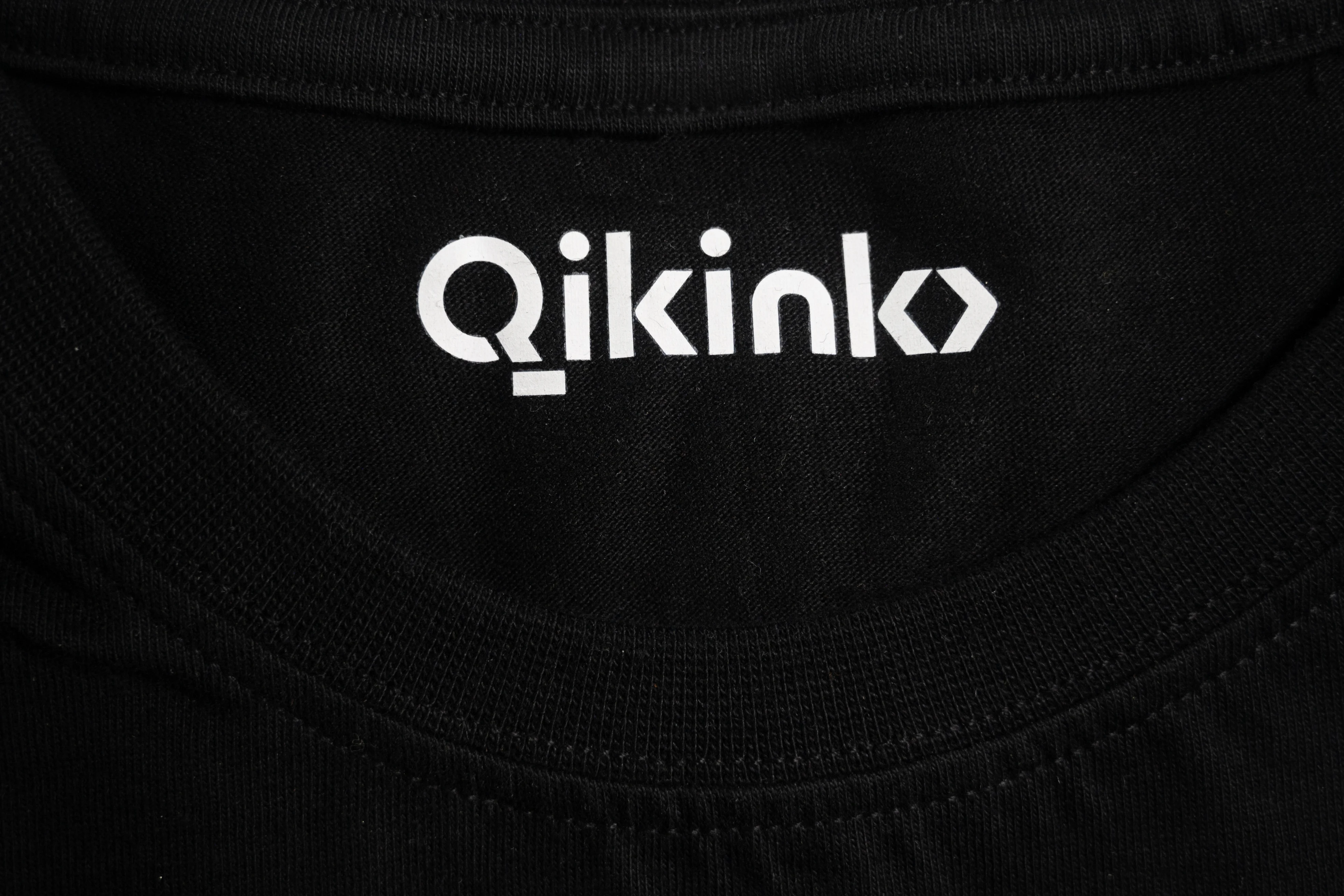 White Qikink logo neck label on black t-shirt
